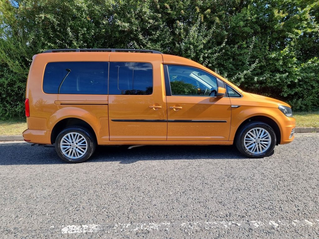 Used Volkswagen Caddy Maxi Life 2016 for sale - 77966901: Photo 2