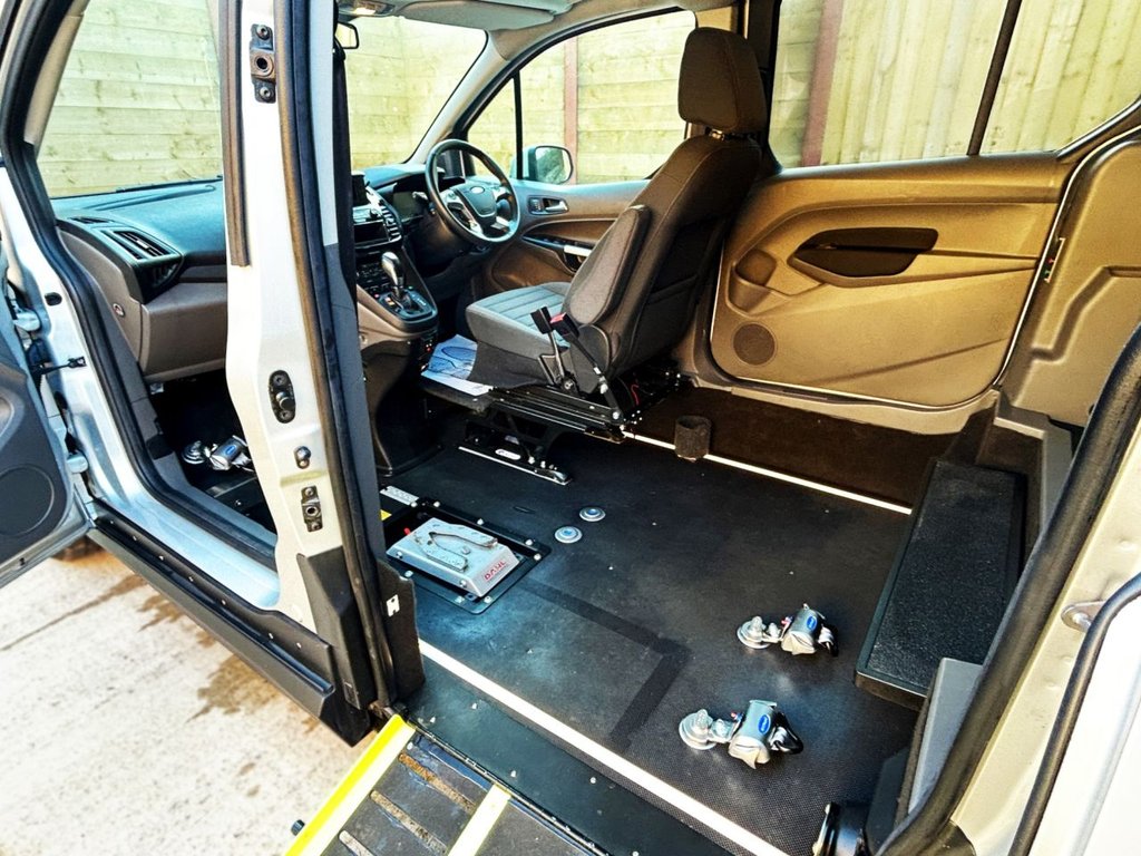 Used Ford Grand Tourneo Connect 2019 for sale - 76546951: Photo 17