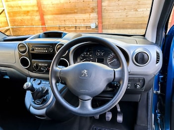 Used Peugeot Partner Tepee 2015 for sale - 78556872: Photo