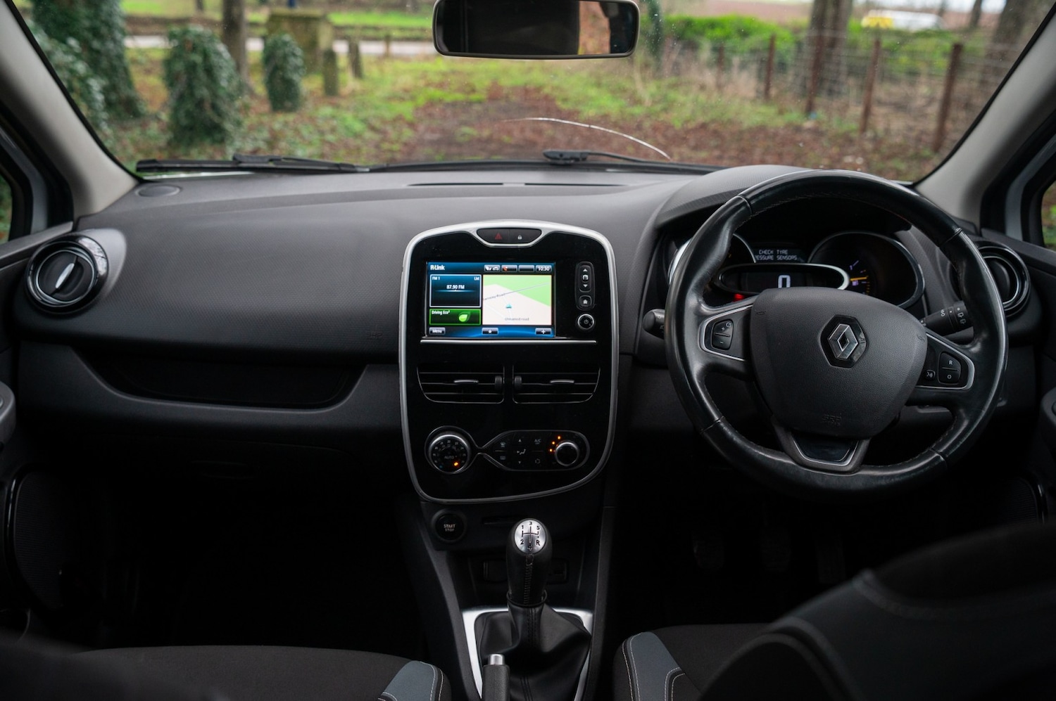 Used Renault Clio 2015 for sale - 77189218: Photo 30