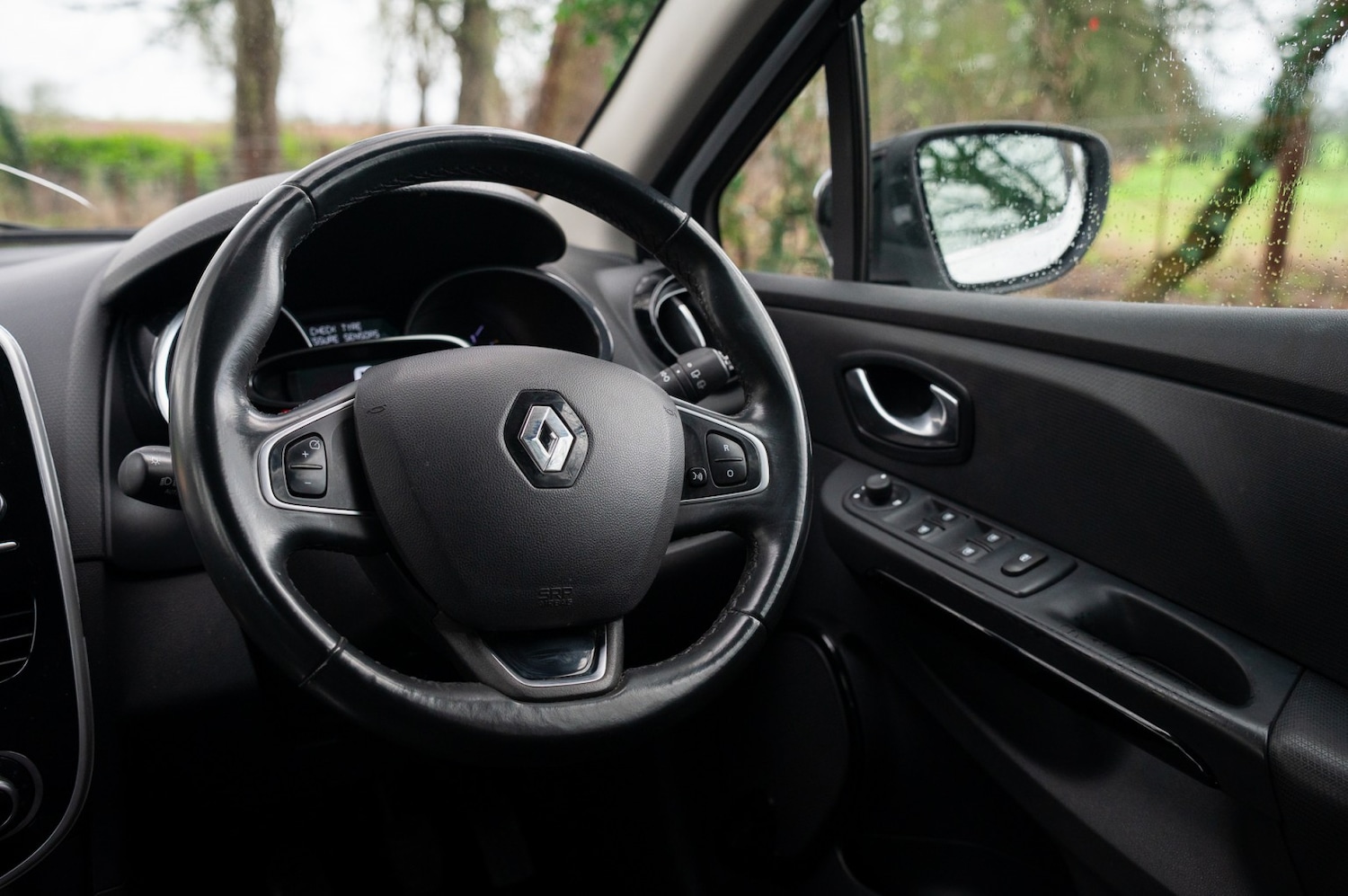 Used Renault Clio 2015 for sale - 77189218: Photo 31