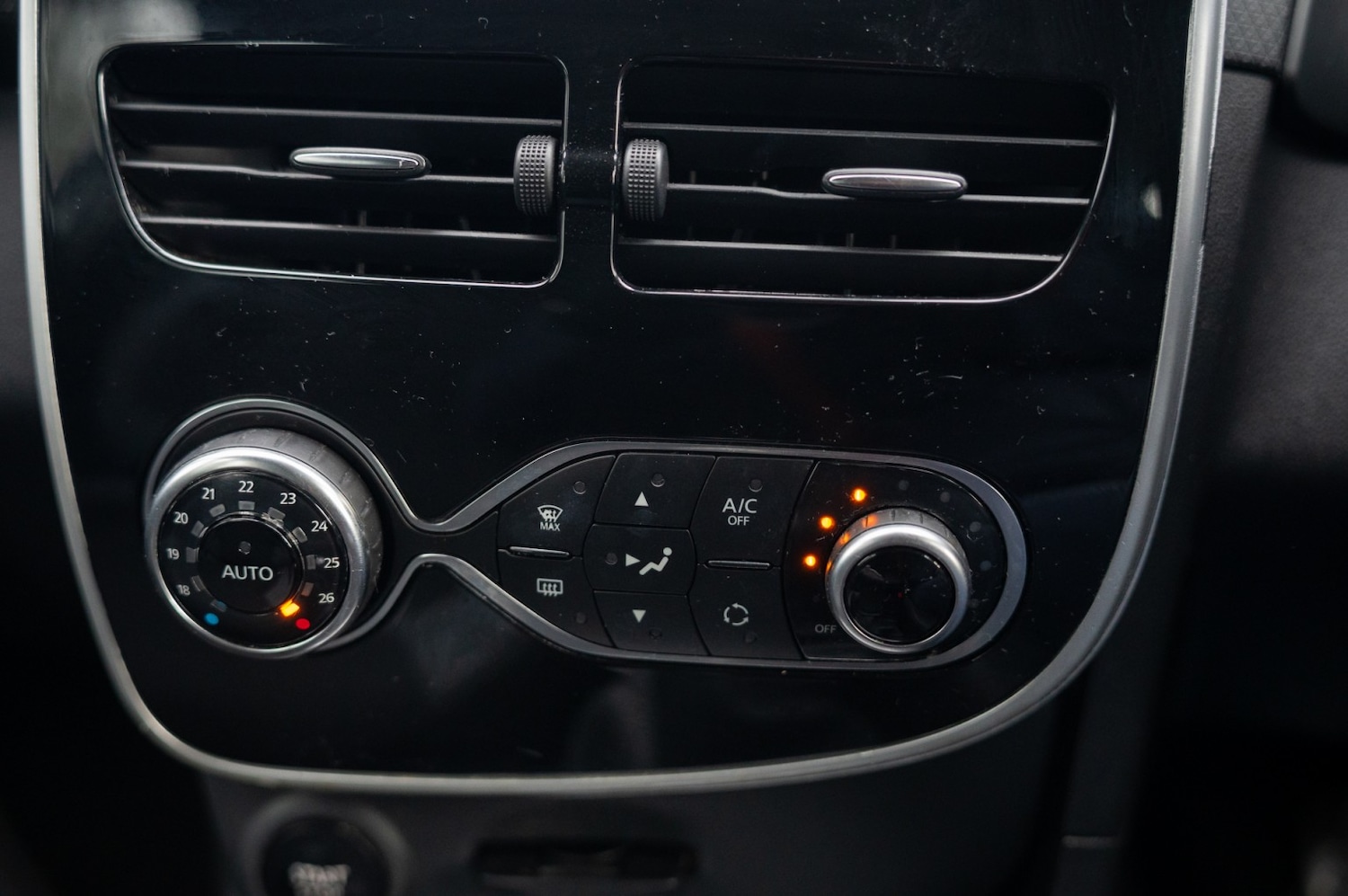 Used Renault Clio 2015 for sale - 77189218: Photo 44