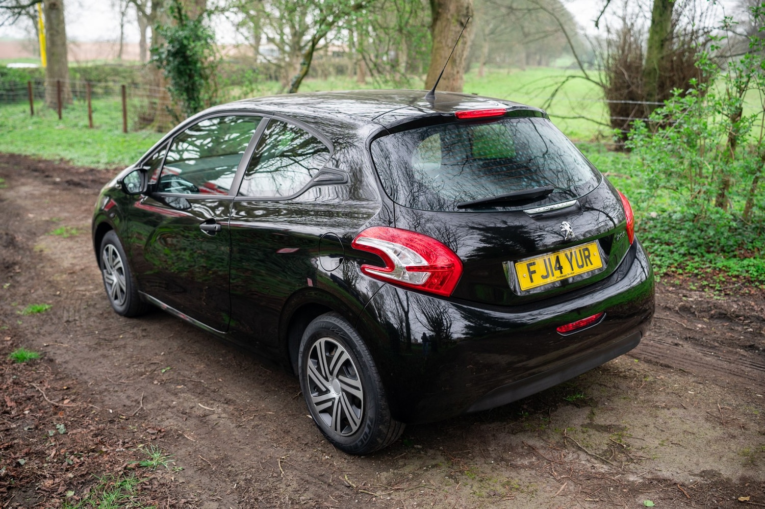 Used Peugeot 208 2014 for sale - 77968670: Photo 15
