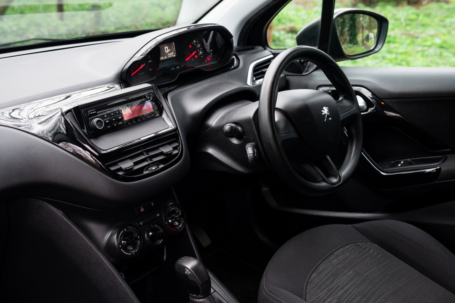 Used Peugeot 208 2014 for sale - 77968670: Photo 25