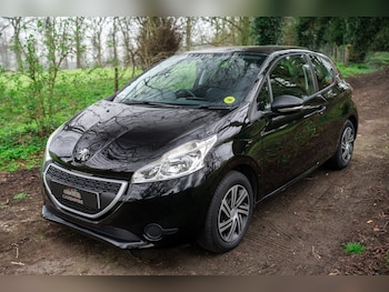 Used Peugeot 208 2014 for sale - 77968670: Photo