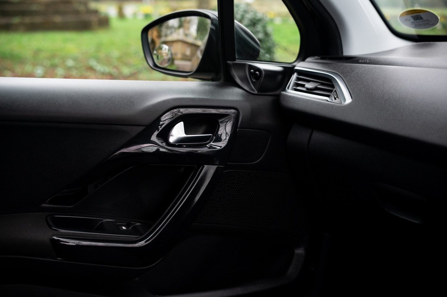 Used Peugeot 208 2014 for sale - 77968670: Photo 32