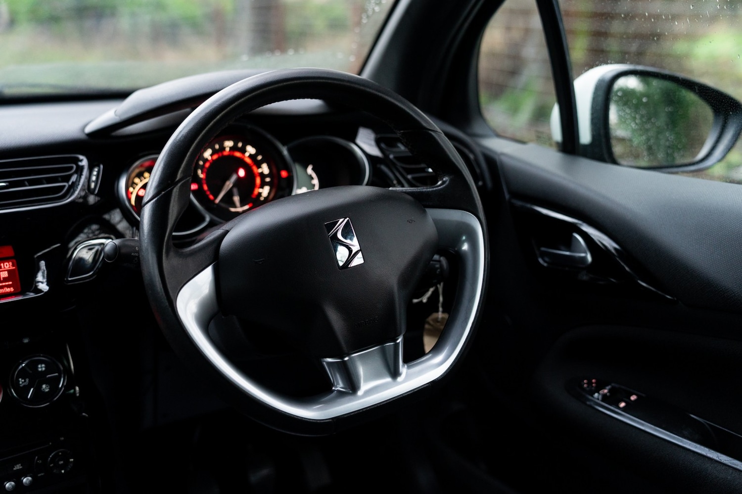 Used Citroen DS3 2013 for sale - 77536000: Photo 35