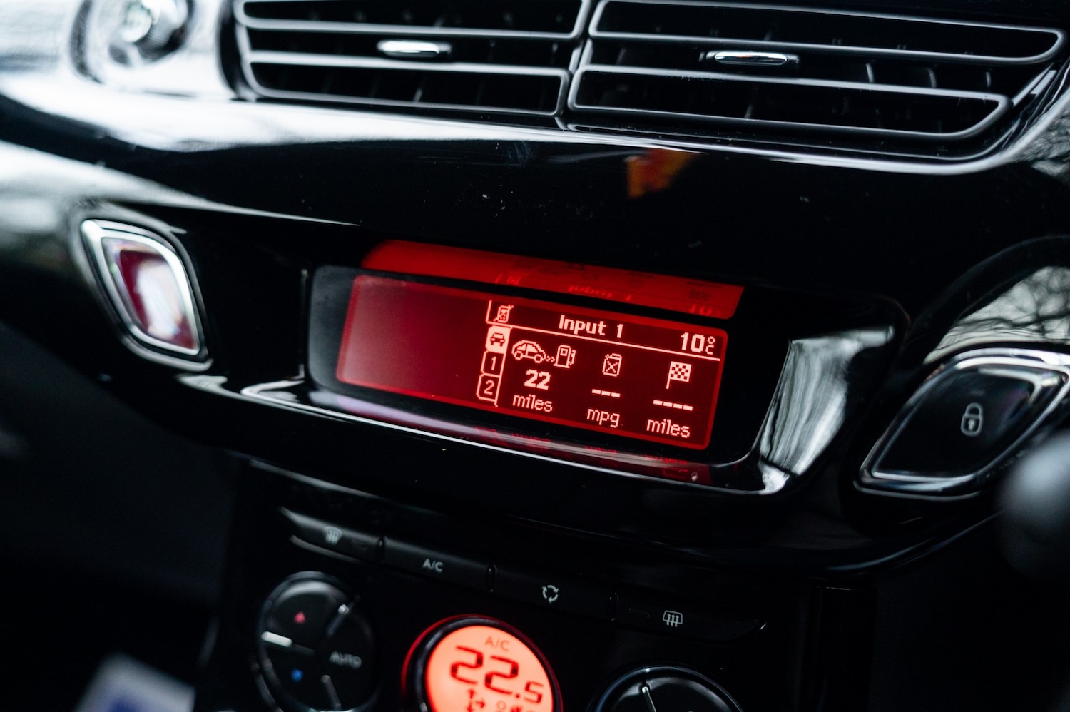 Used Citroen DS3 2013 for sale - 77536000: Photo 39