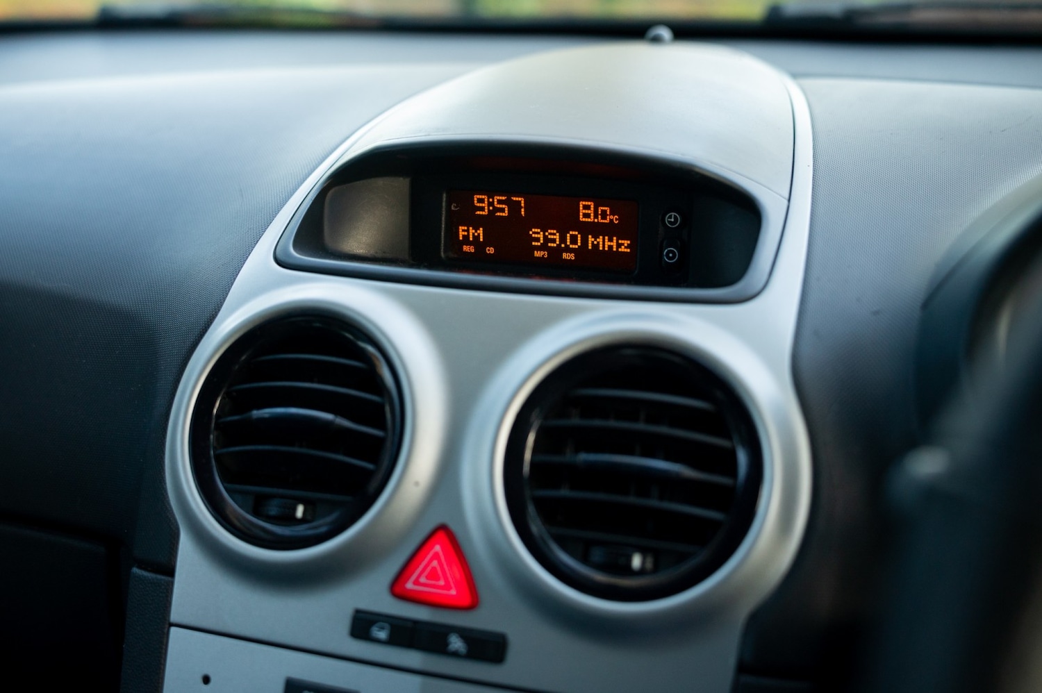 Used Vauxhall Corsa 2009 for sale - 77038880: Photo 25