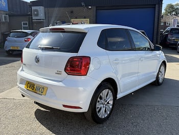Used Volkswagen Polo 2015 for sale - 79691977: Photo