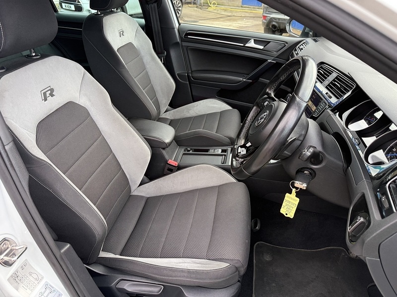 Used Volkswagen Golf 2017 for sale - 77260864: Photo 8