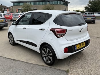 Used Hyundai i10 2018 for sale - 79526334: Photo