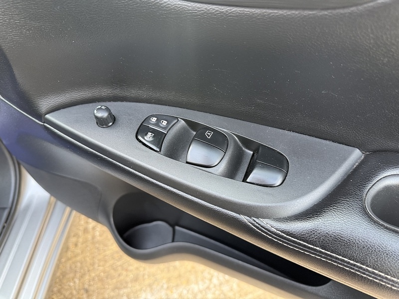 Used Nissan Pulsar 2015 for sale - 76712078: Photo 30