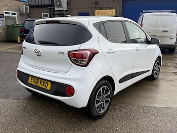 Used Hyundai i10 2018 for sale - 77072857: Photo