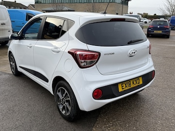 Used Hyundai i10 2018 for sale - 77072857: Photo