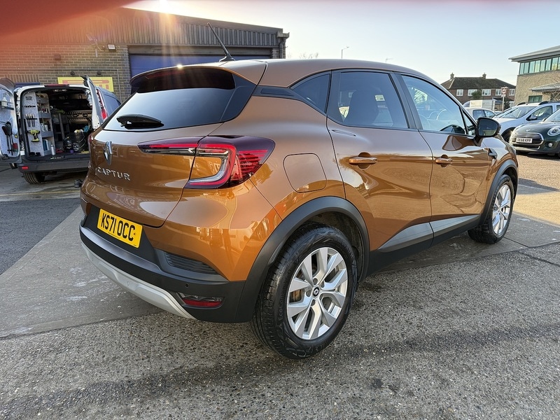 Used Renault Captur 2022 for sale - 76884405: Photo 2