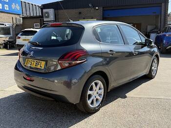 Used Peugeot 208 2017 for sale - 79490416: Photo