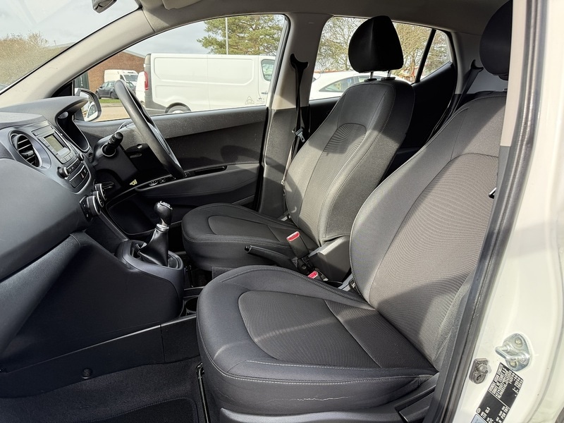 Used Hyundai i10 2018 for sale - 77998320: Photo 11