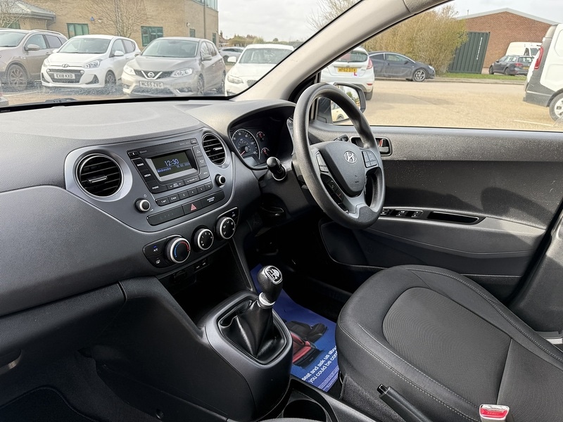 Used Hyundai i10 2018 for sale - 77998320: Photo 12