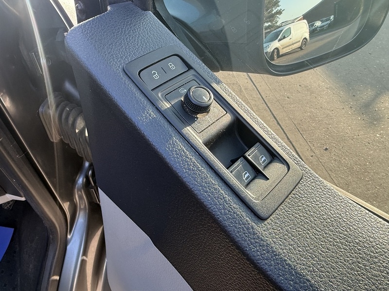 Used Volkswagen Transporter 2016 for sale - 77579556: Photo 30