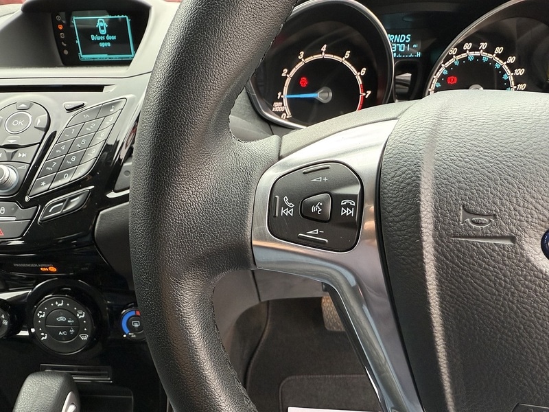 Used Ford Fiesta 2015 for sale - 76536256: Photo 25