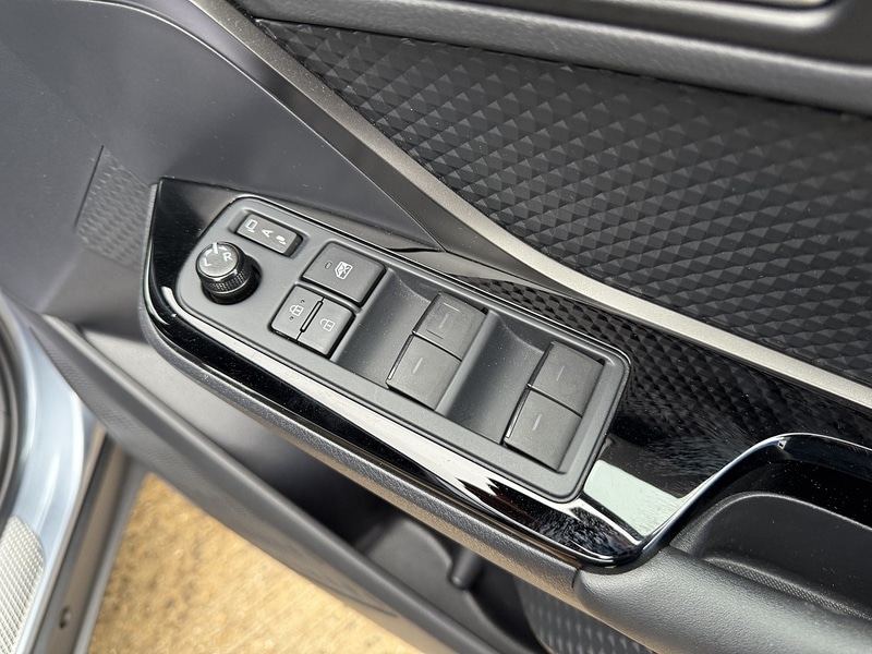 Used Toyota C-HR 2023 for sale - 75911585: Photo 32