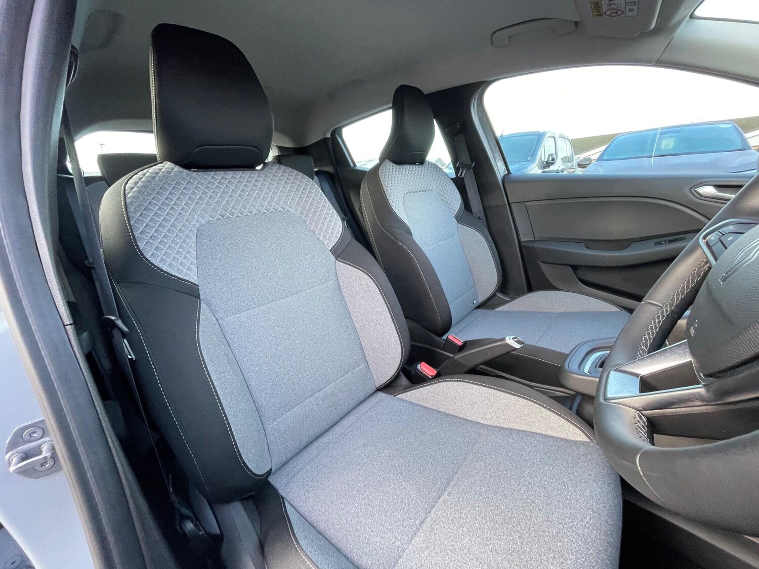 Used Renault Clio 2024 for sale - 77029322: Photo 34