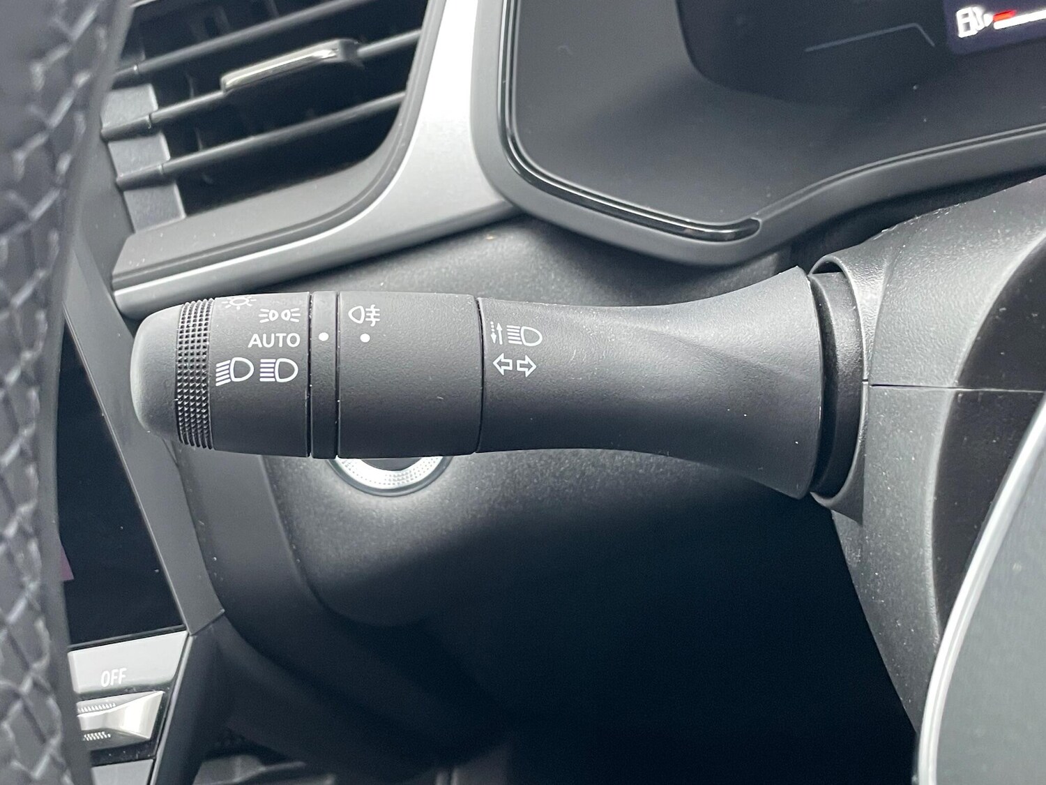 Used Renault Captur 2024 for sale - 77029323: Photo 39