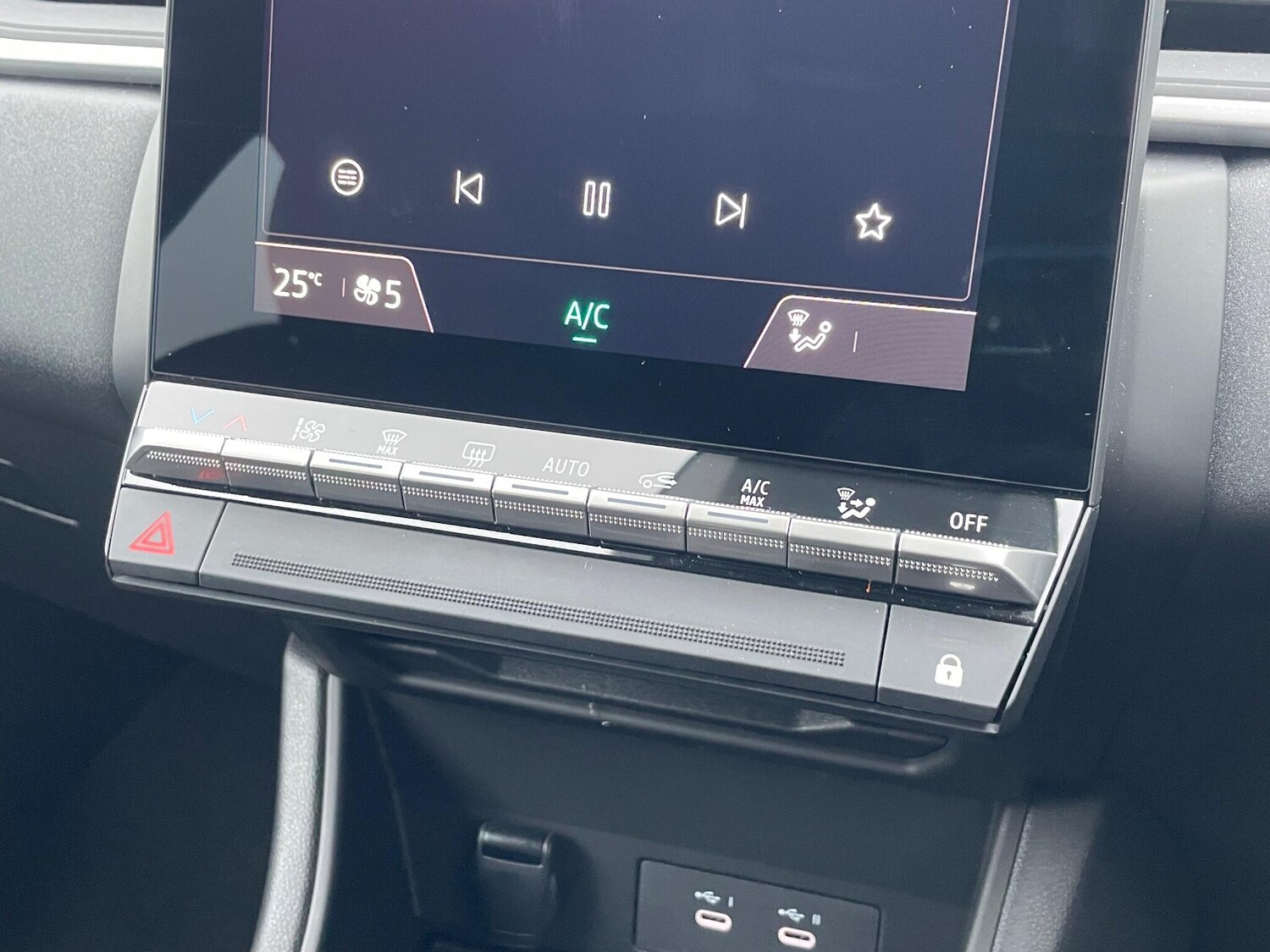 Used Renault Captur 2024 for sale - 77029323: Photo 48