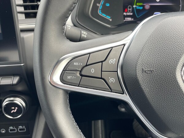 Used Renault Captur 2023 for sale - 76085531: Photo 41