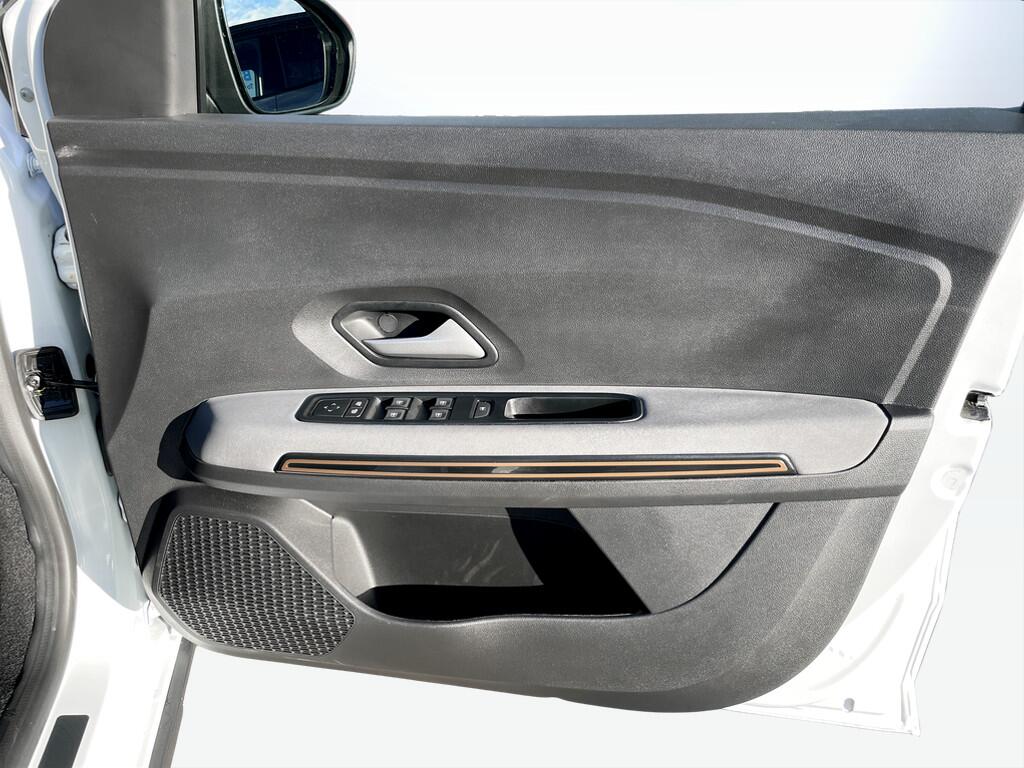 Used Dacia Sandero Stepway 2024 for sale - 76512833: Photo 8
