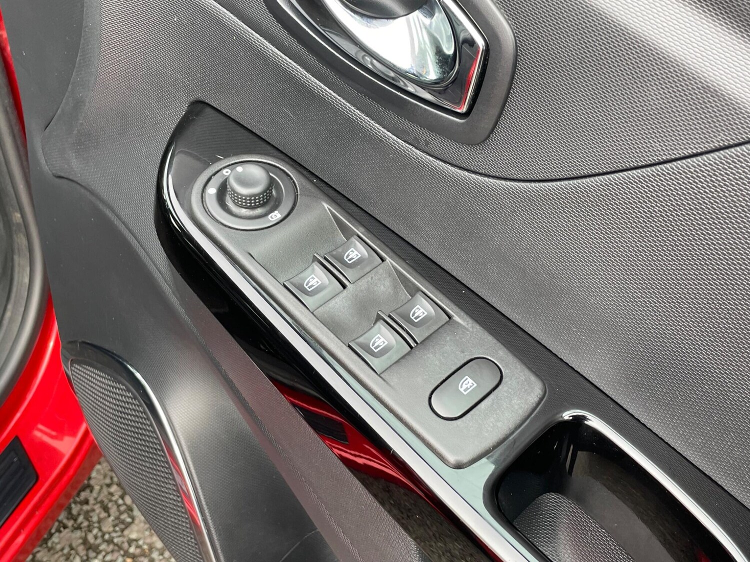 Used Renault Captur 2015 for sale - 77425284: Photo 33