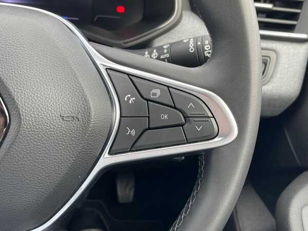 Used Renault Clio 2024 for sale - 75351334: Photo 41