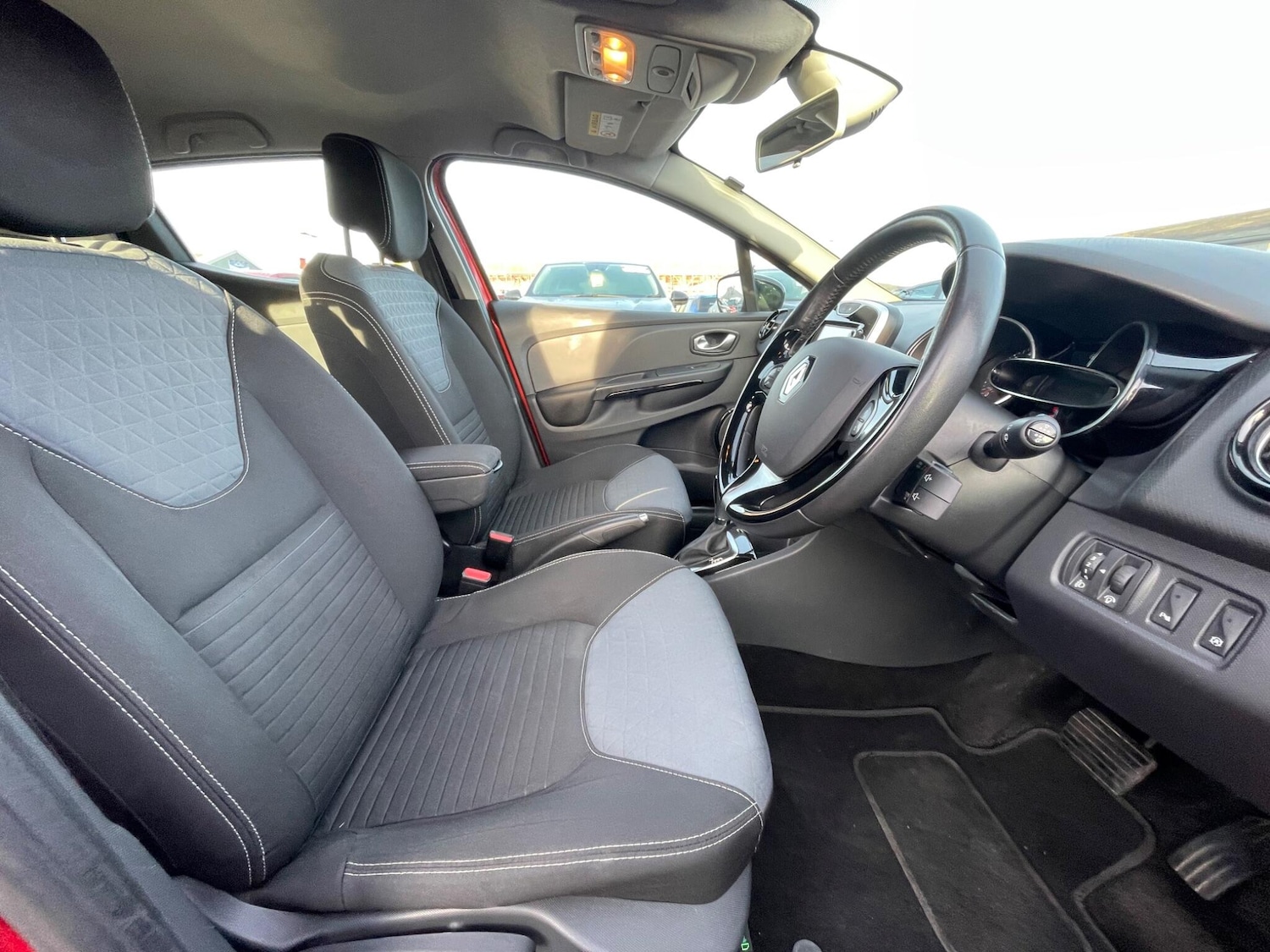 Used Renault Clio 2015 for sale - 77424593: Photo 32