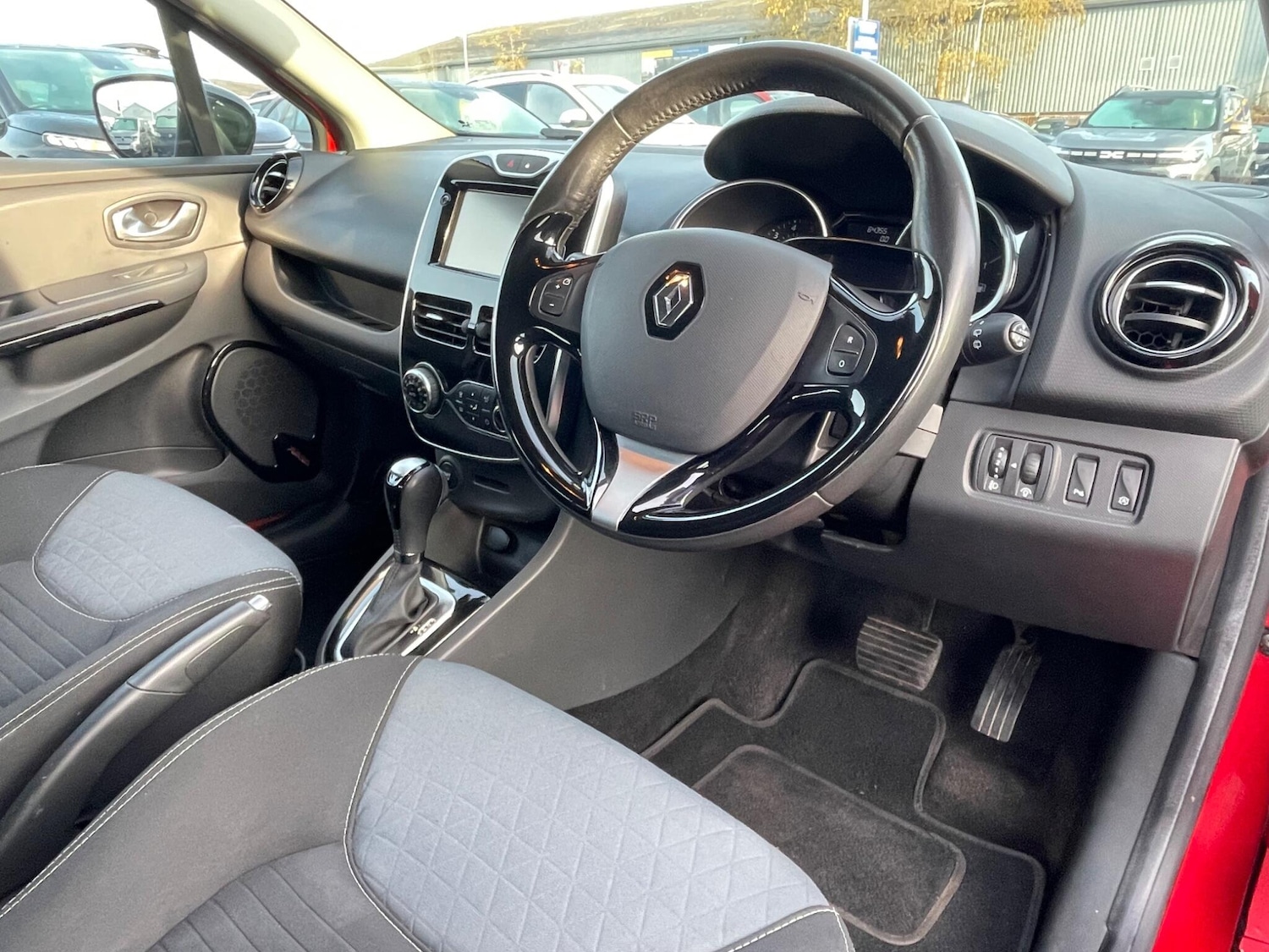 Used Renault Clio 2015 for sale - 77424593: Photo 33