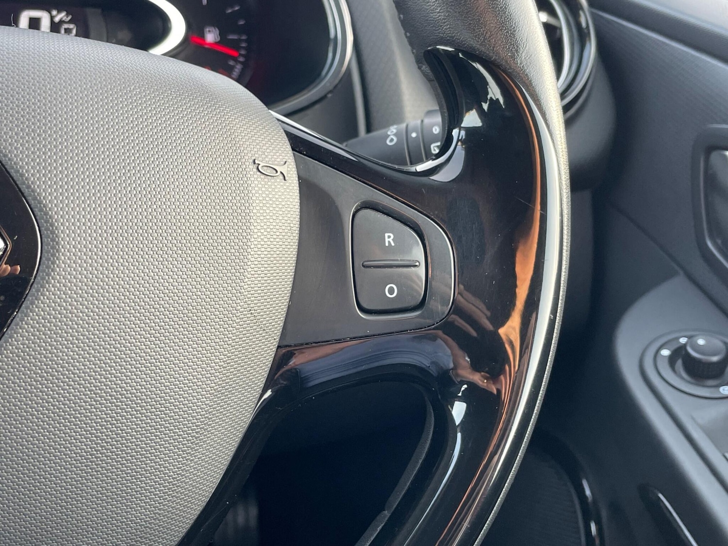 Used Renault Clio 2015 for sale - 77424593: Photo 37