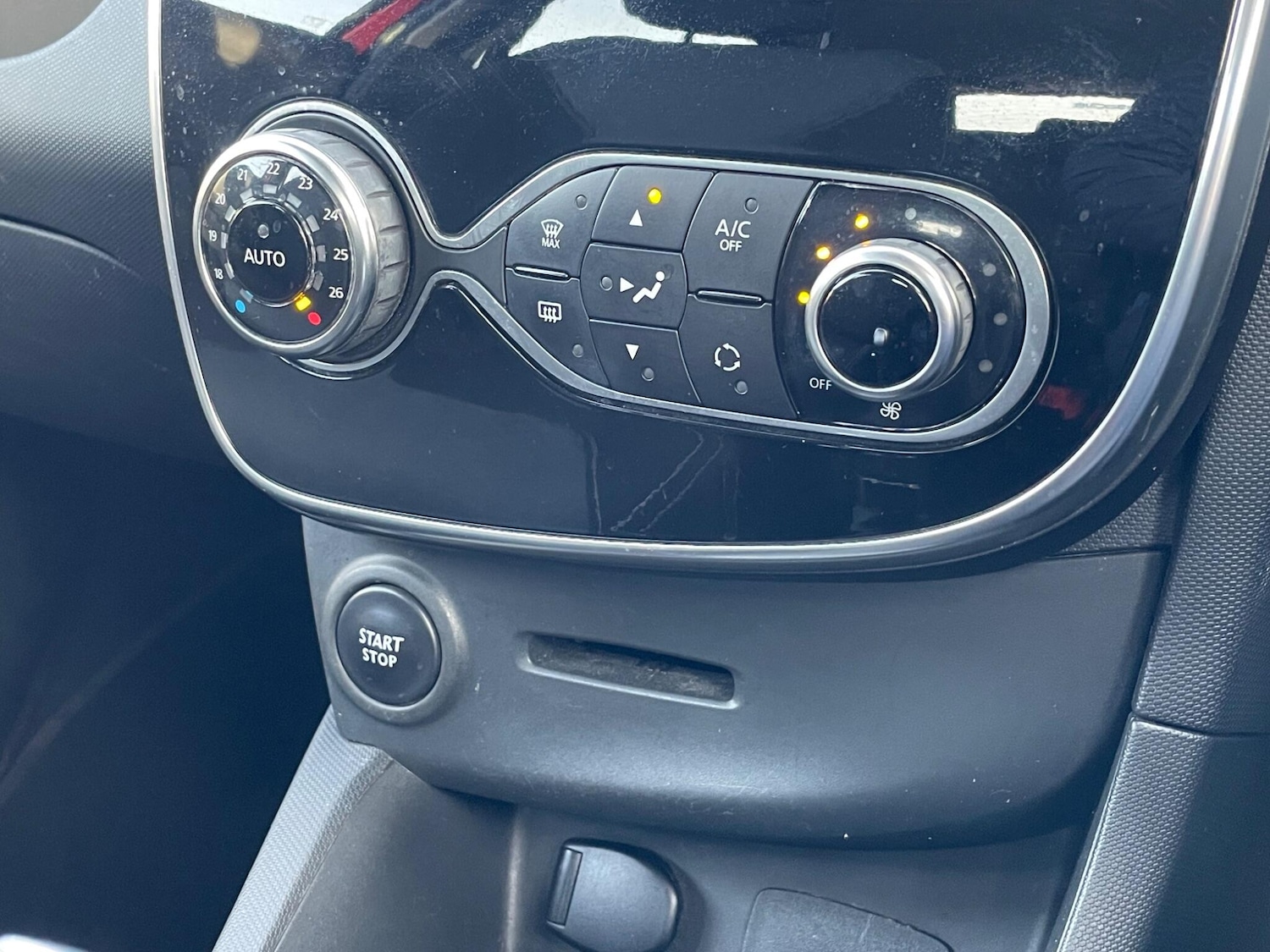 Used Renault Clio 2015 for sale - 77424593: Photo 44