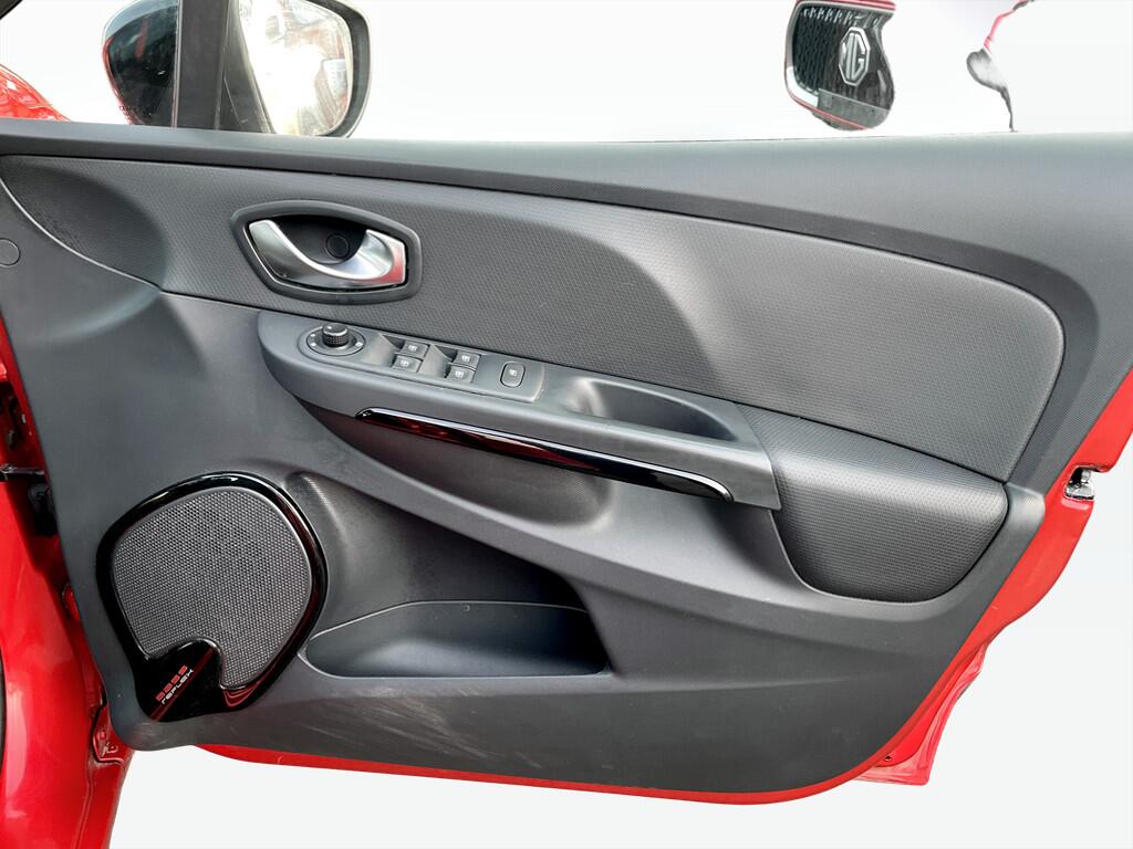 Used Renault Clio 2015 for sale - 77424593: Photo 8