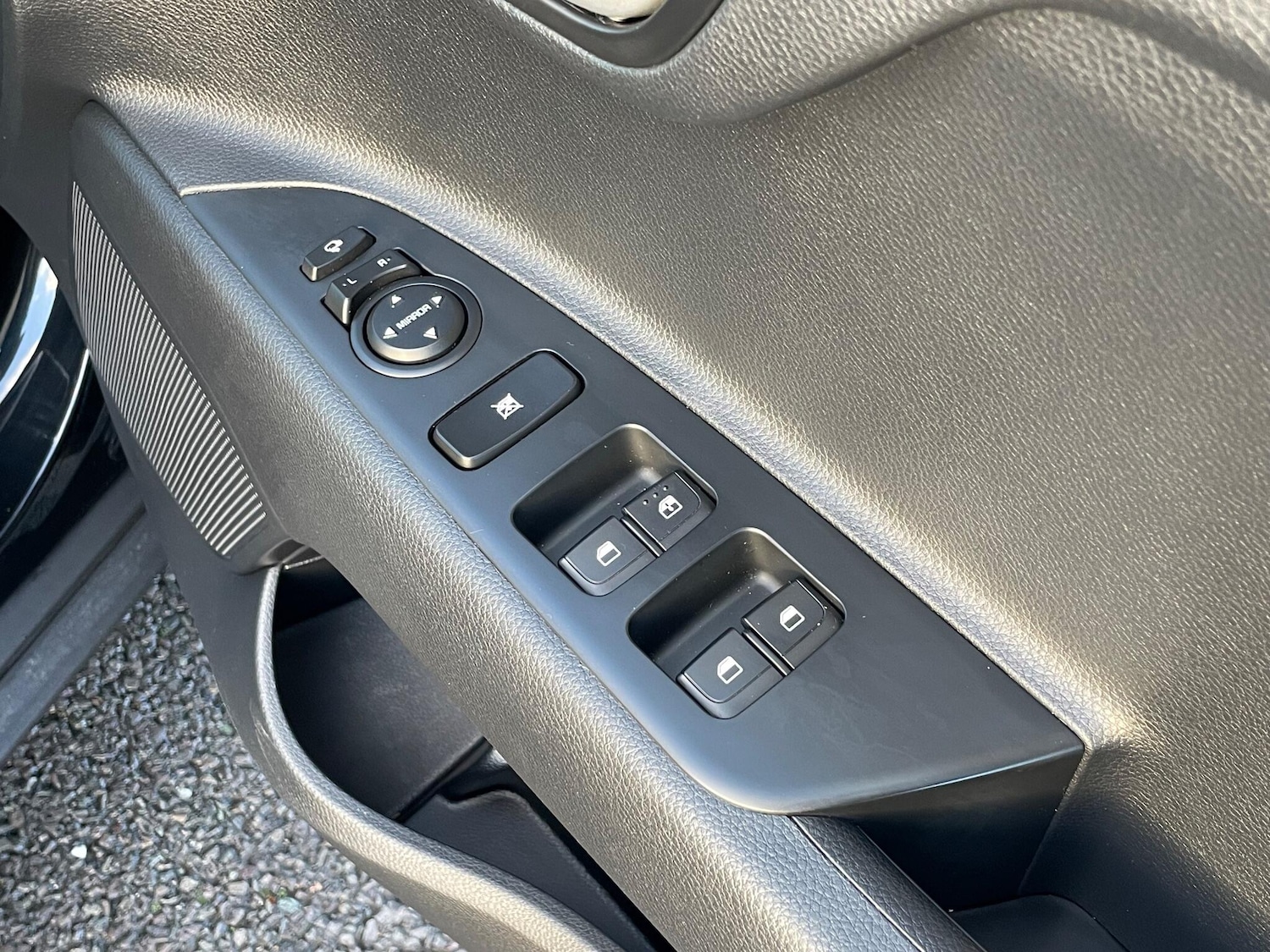 Used Kia Stonic 2022 for sale - 76592737: Photo 32