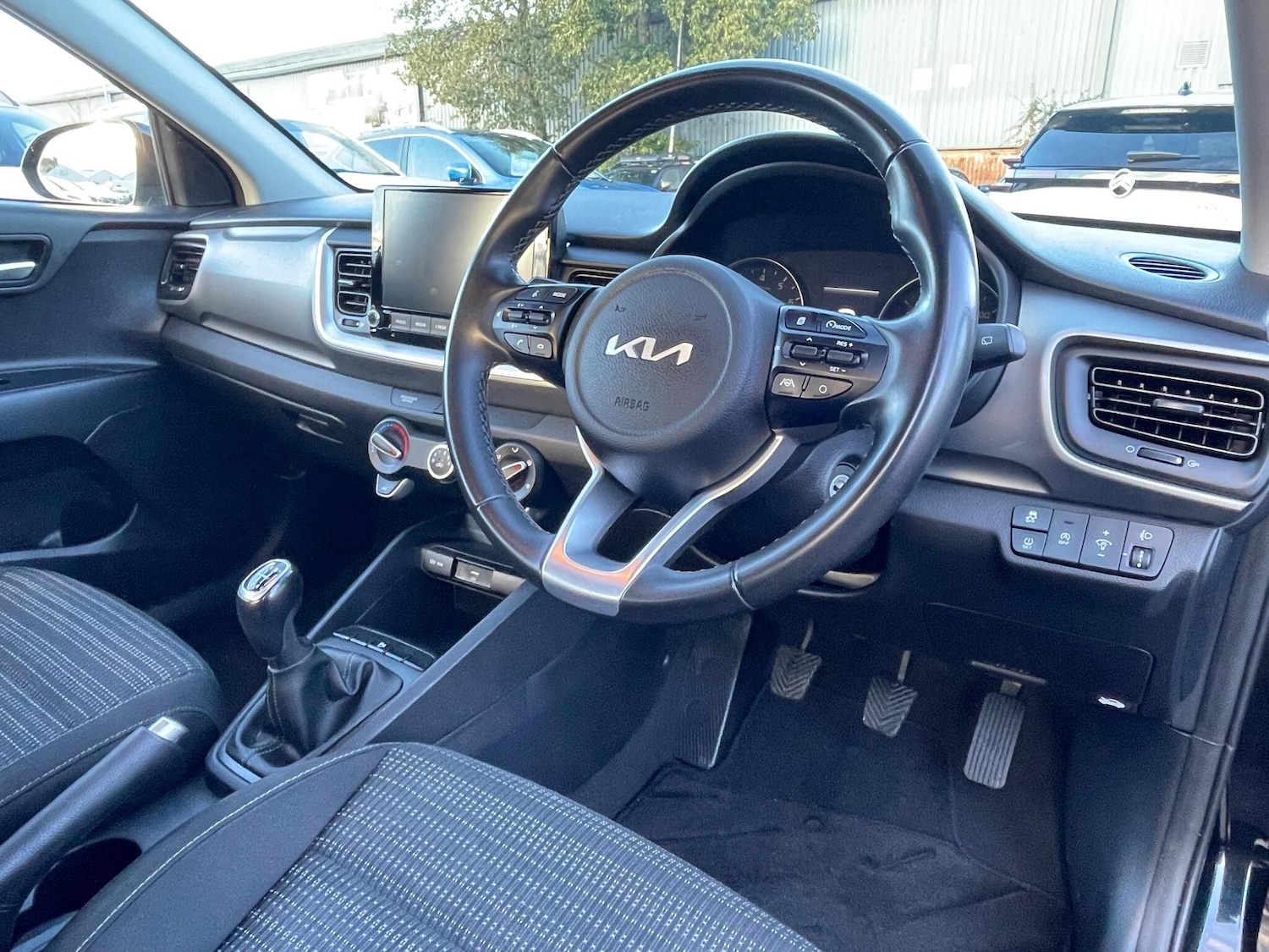 Used Kia Stonic 2022 for sale - 76592737: Photo 35