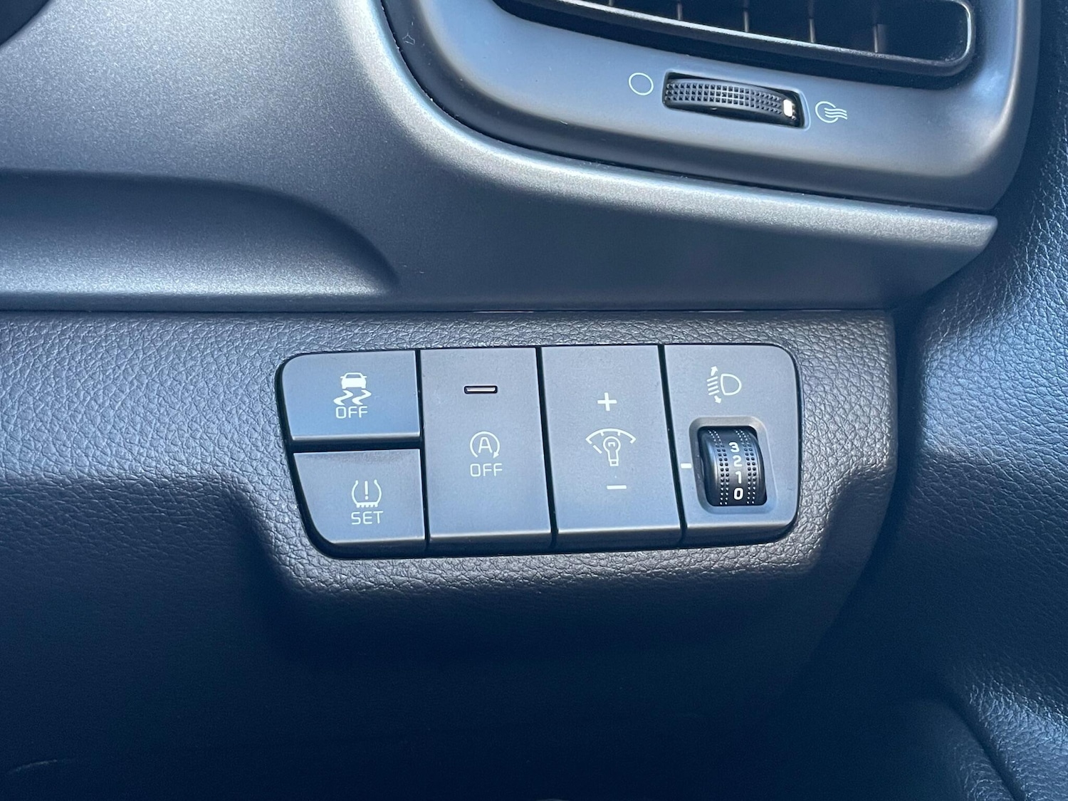 Used Kia Stonic 2022 for sale - 76592737: Photo 42