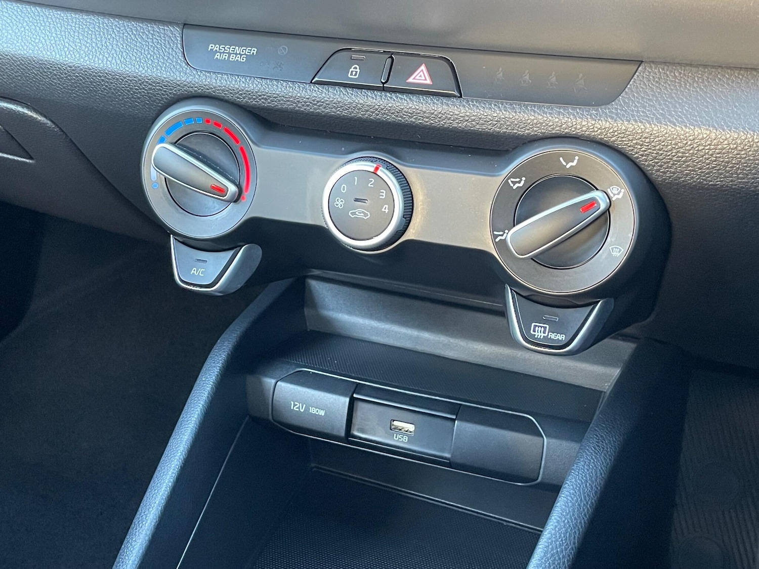 Used Kia Stonic 2022 for sale - 76592737: Photo 49