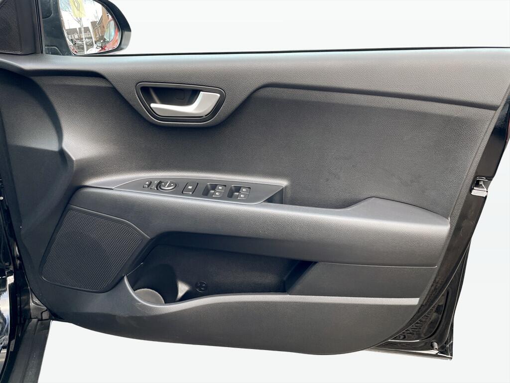 Used Kia Stonic 2022 for sale - 76592737: Photo 8