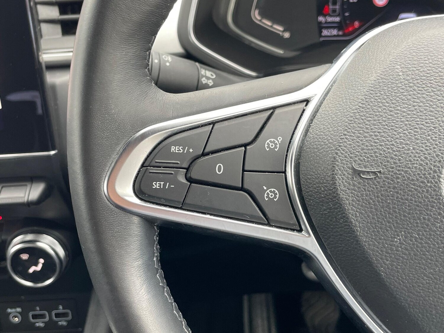 Used Renault Captur 2021 for sale - 75728907: Photo 41