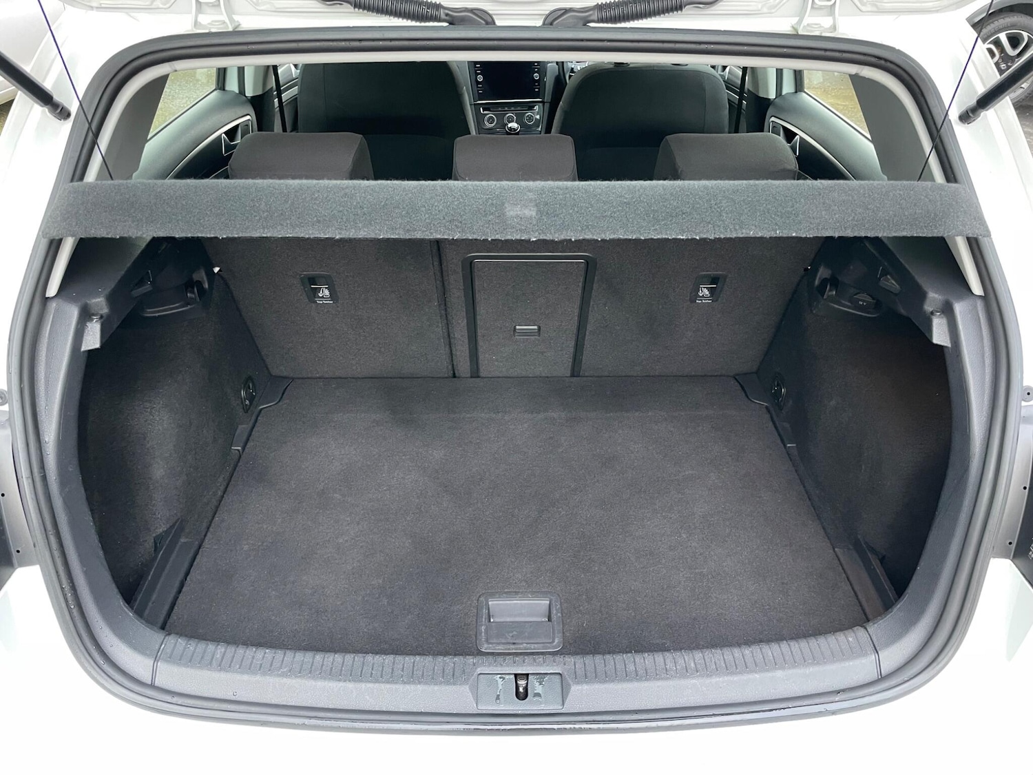 Used Volkswagen Golf 2018 for sale - 78205342: Photo 32