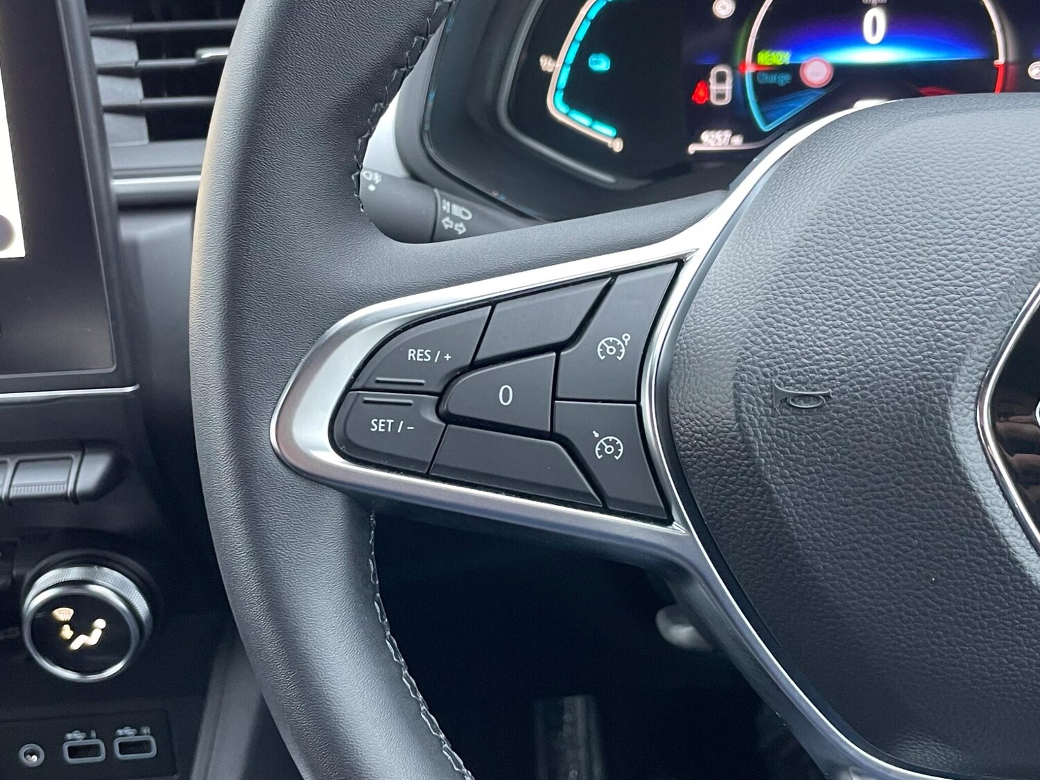 Used Renault Captur 2023 for sale - 77538070: Photo 38