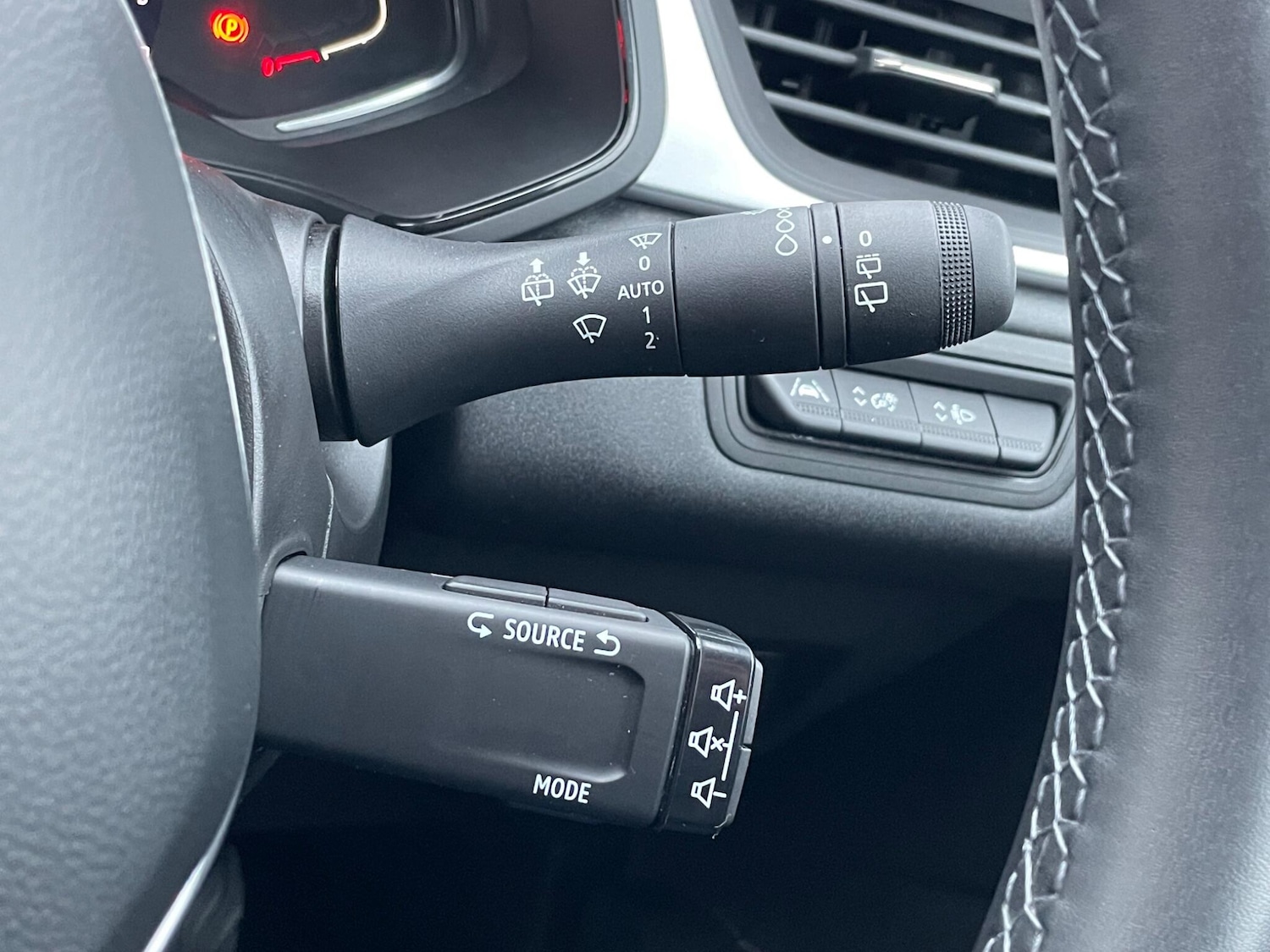 Used Renault Captur 2023 for sale - 77538070: Photo 42