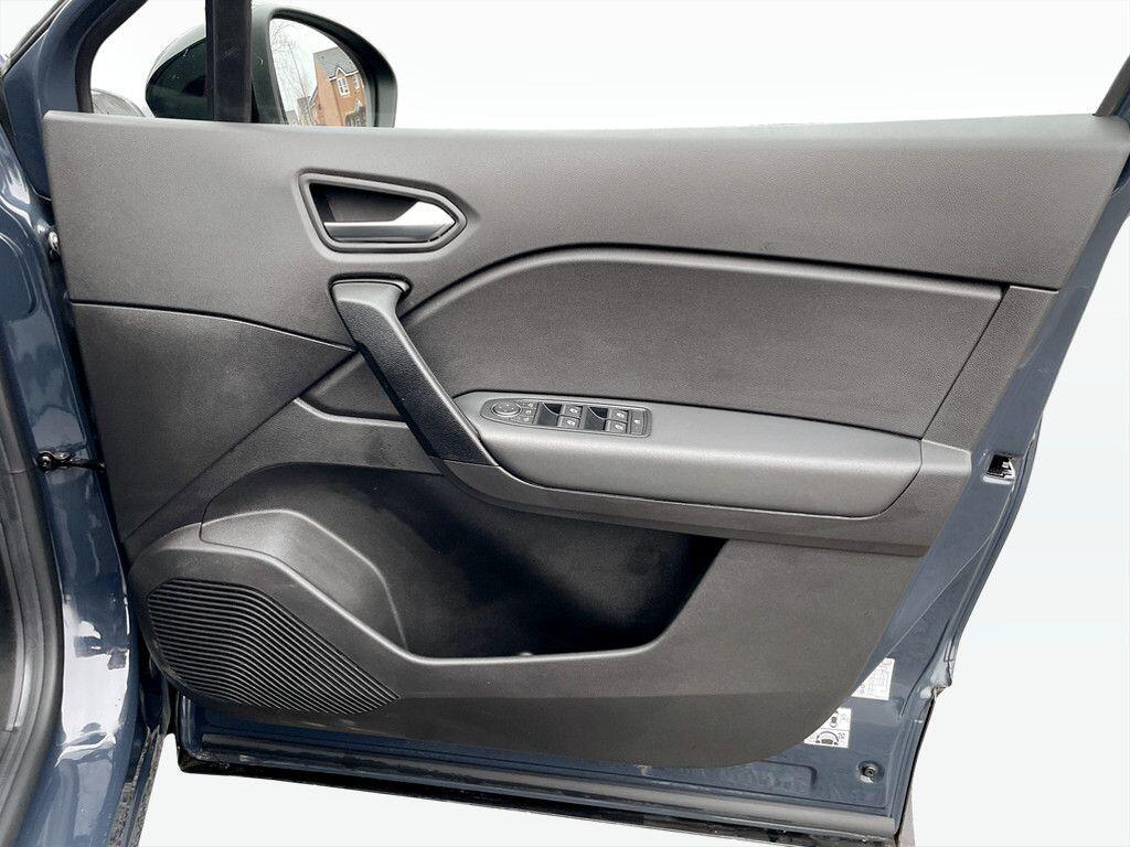 Used Renault Captur 2023 for sale - 77538070: Photo 8