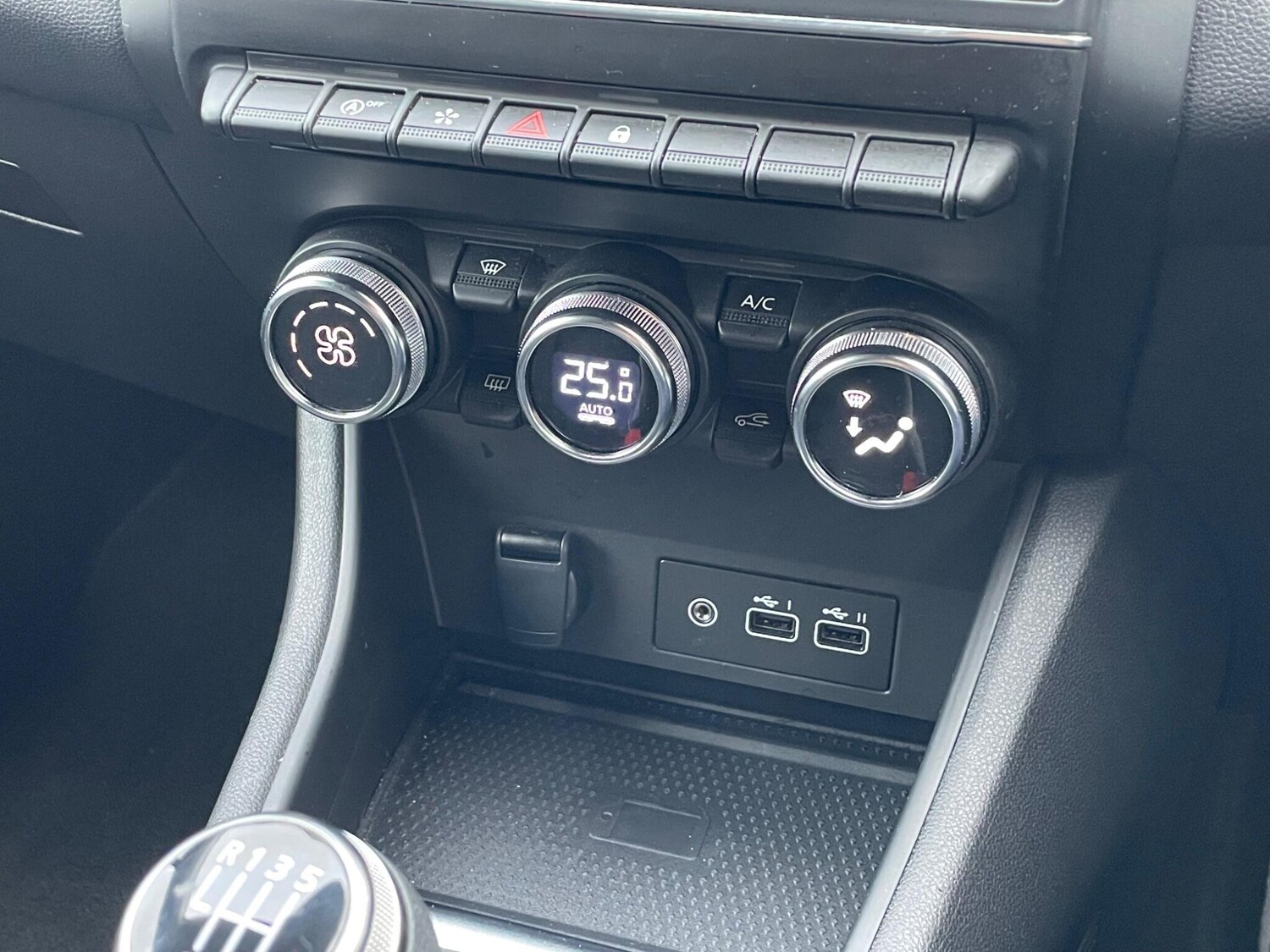 Used Renault Captur 2024 for sale - 77049675: Photo 55