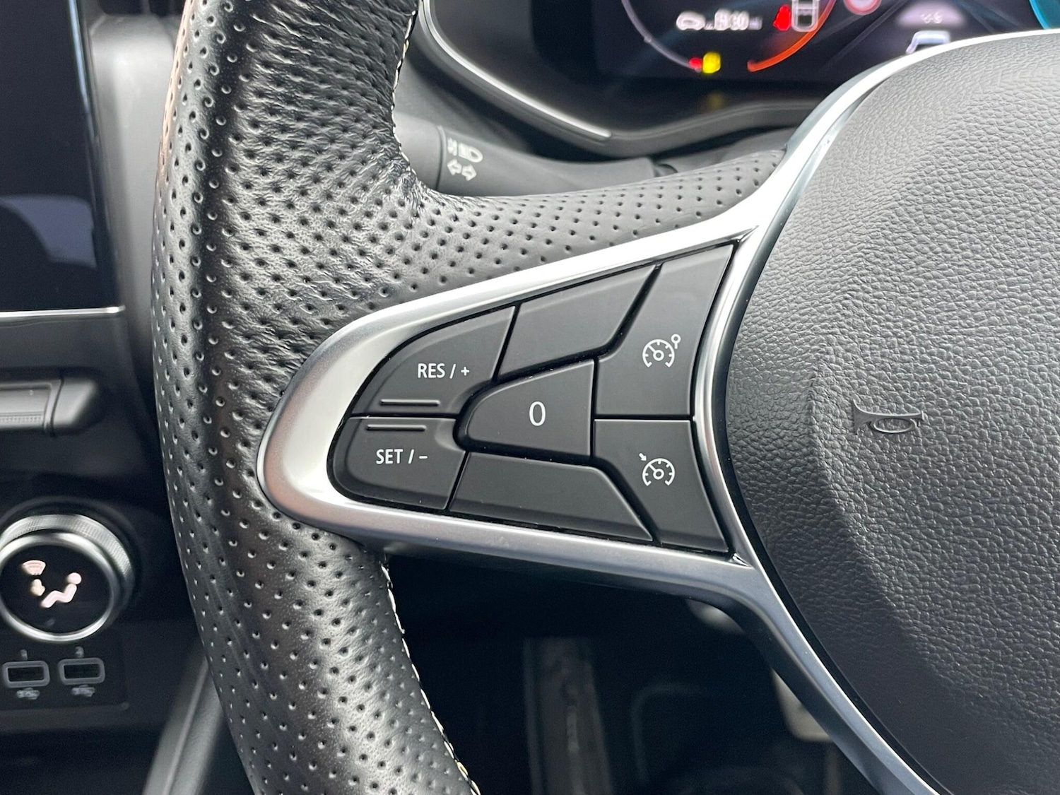 Used Renault Clio 2023 for sale - 77290585: Photo 40